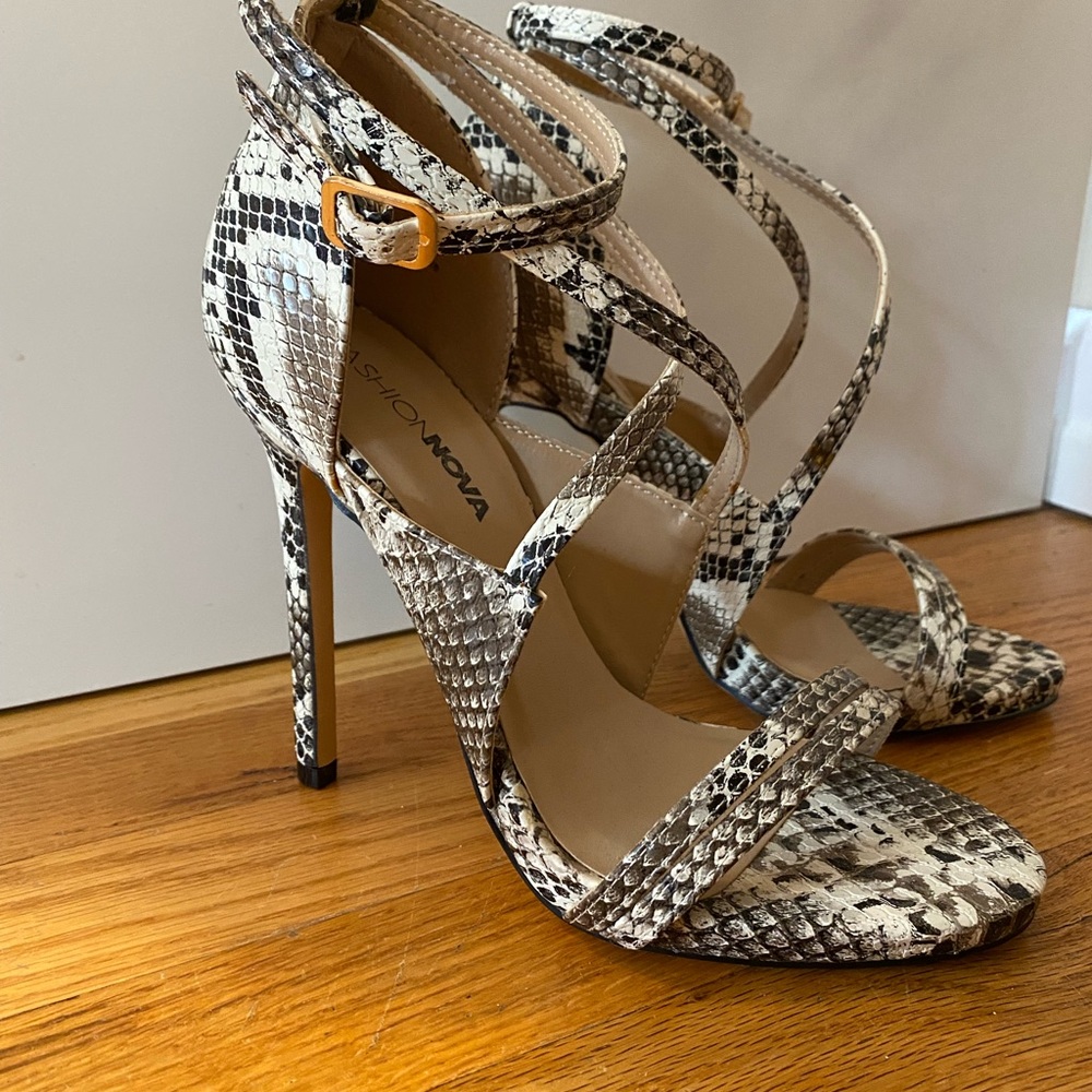 BRAND NEW Fashion Nova snakeskin high heels